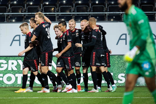 Kalmars Nils Fröling jublar