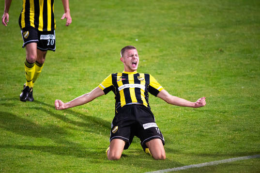 IFK Hässleholms Ivan Danielsson Andanovski har gjort segermålet på övertid och skriker ut sin glädje i matchen i div. 2 Södra Götaland mellan iFK Hässleholm och Asarum i Hässleholm 25 augusti 2021.