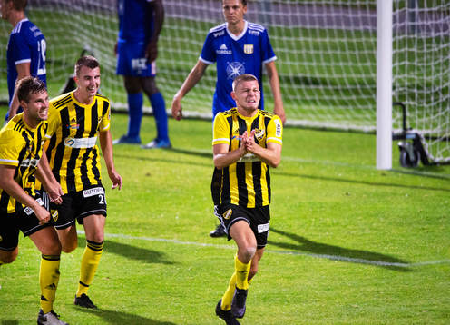 IFK Hässleholms Ivan Danielsson Andanovski  jublar över