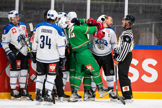 Brady Ferguson of Rögle and Jan Kovar of Zug