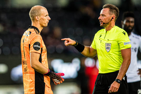 Andre Hansen of Rosenborg and Pawel Raczkowski, referee,