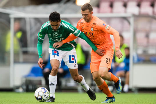 Brages Joakim Persson och AFC Eskilstunas Jesper Manns