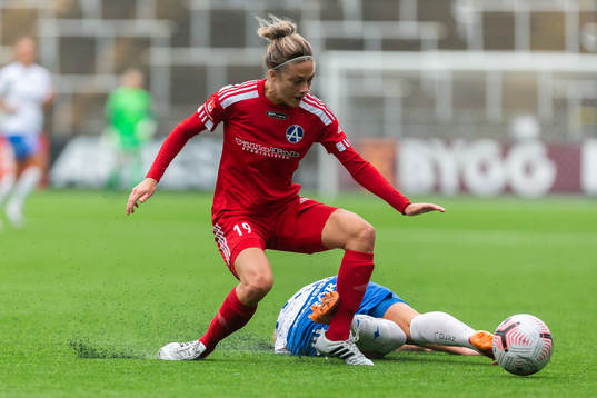 Älvsjös Jennie Hällström och Norrköpings Emma Engström