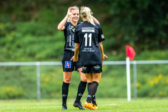 Uppsalas Isabella Mattsson och Ellen Toivio jublar