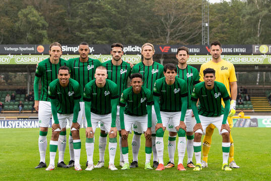 Varbergs startspelare före fotbollsmatchen i Allsvenskan