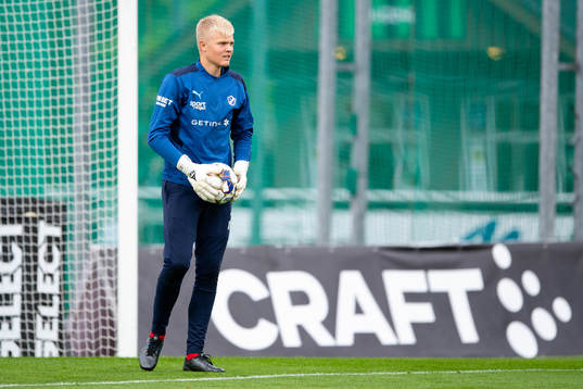 Halmstads målvakt Zackarias Nilsson före fotbollsmatchen i Allsvenskan mellan Varberg och Halmstad den 28 augusti 2021 i Varberg. 