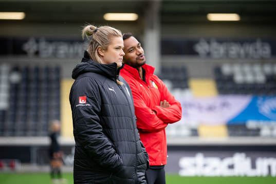 Häckens assisterande tränare Erika Faith innan fotbollsmatchen i Damallsvenskan mellan Häcken och Hammarby den 28 augusti 2021 i Göteborg. 