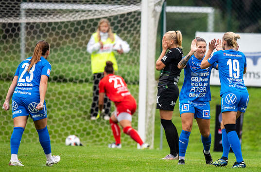 Kalmars Mimmi Asperot jublar efter 1-1