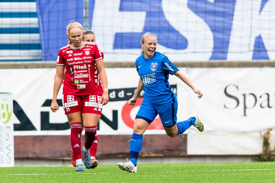Eskilstunas Mia Jalkerud jublar efter att ha gjort 1-0