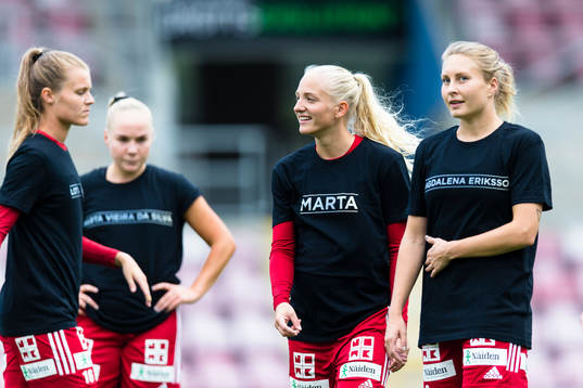 Piteås Astrid Larsson med lagkamater