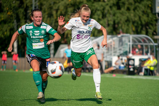 Mallbackens Svea Rehnberg och Moröns Ellen Schampi