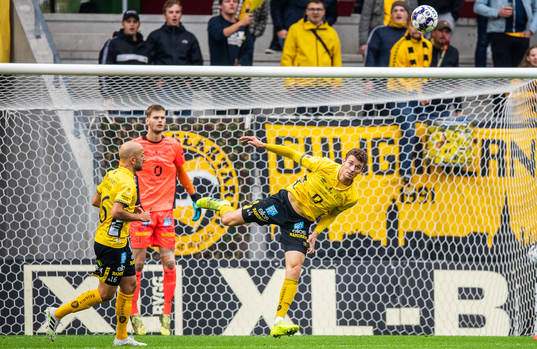 Elfsborgs Christopher McVey, Robert Gojani och målvakt Tim