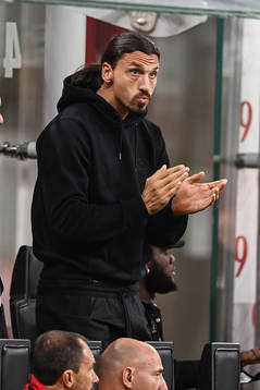 Zlatan Ibrahimovic on the players bench