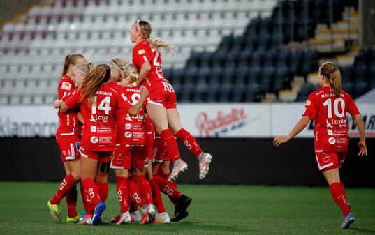 Jubel vid Örebros Amanda Rantanen 1-0 mål