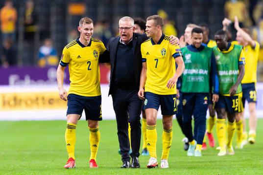 Emil Krafth, head coach Janne Andersson and Viktor Claesson