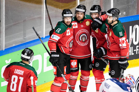 Mats Rosseli Olsen of Frölunda celebrate with teammates