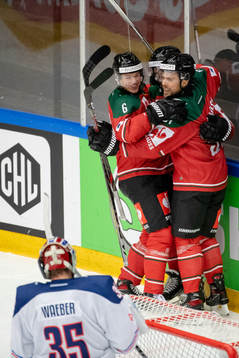 Mats Rosseli Olsen of Frölunda celebrates with team mates