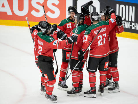 Mats Rosseli Olsen of Frölunda celebrates with team mates