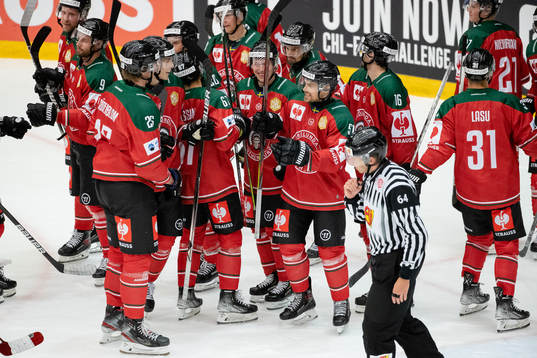 Mats Rosseli Olsen of Frölunda celebrates with team mates