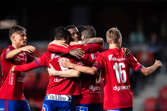 Östers spelare jublar efter 1-0