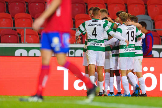 Västerås spelare jublar efter mål 1-1