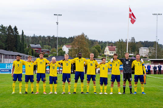 Sveriges Alexandros Garcia Tsotidis, Felix Eriksson, Hugo Larsson, Pontus Carlsson, Elias Nordström, Peter Amoran, Victor Säfsten, Melwin Berg, Jonas Rouhi, målvakt André Picornell och Wilgot Marshage