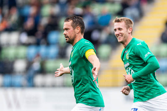 Jönköpings Fredric Fendrich jublar efter att han gjort 1-0