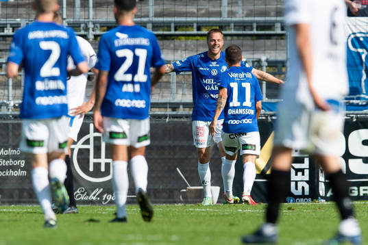 Trelleborgs Mattias Håkansson jublar efter 3-0