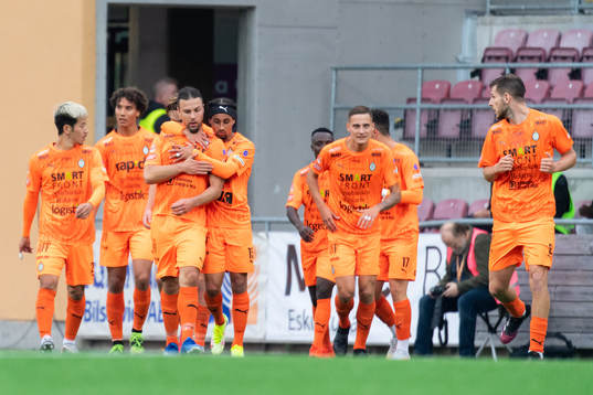 AFC Eskilstuna jublar efter 1-0 av Ashley Mark Coffey
