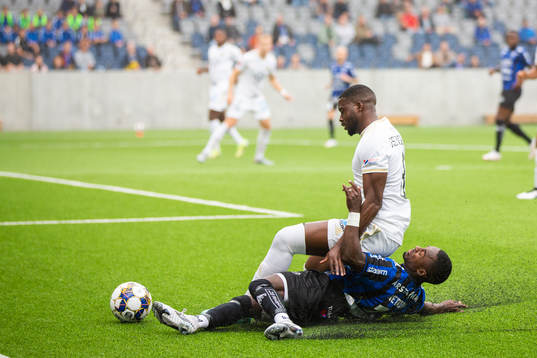 Östersunds Isak Ssewankambo och Sirius Nahom Girmai Netabay