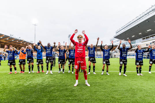 Sirius målvakt Hannes Sveijer jublar