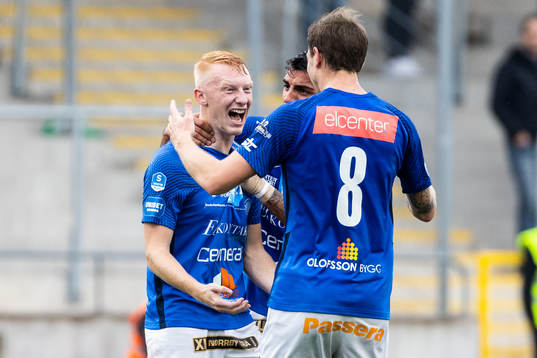 Norrbys Wilhelm Ärlig jublar med Nicklas Savolainen