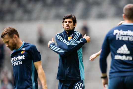 Djurgårdens Jesper Nyholm värmer upp