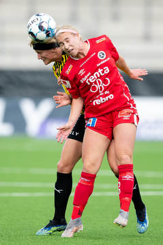 Häckens Luna Nörgaard Gevitz och Örebros Jenna Hellstrom