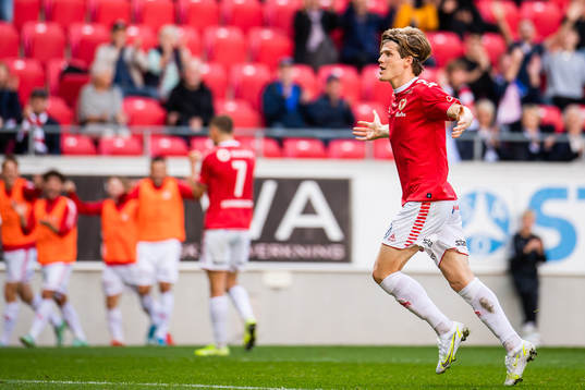 Kalmars Oliver Berg jublar efter att han gjort 3-0