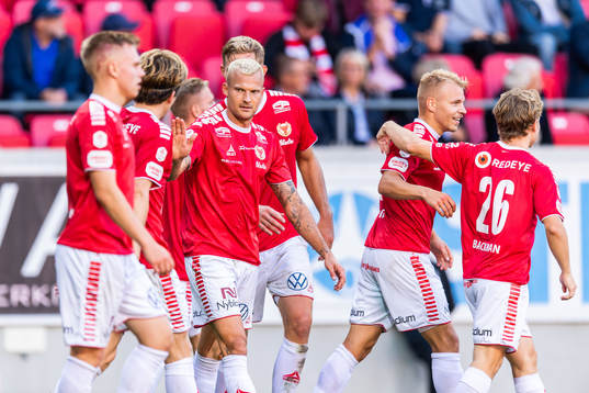 Kalmars Sebastian Ring jublar med lagkamrater efter att han gjort 4-1