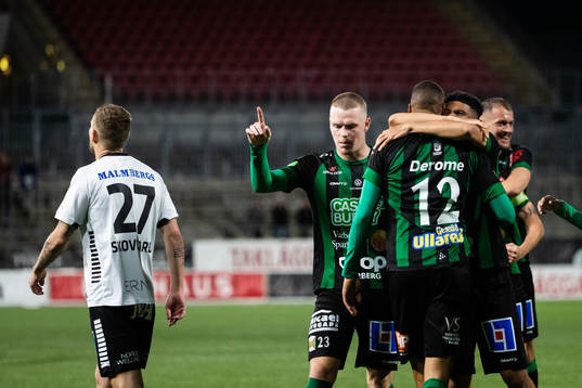 Varbergs Simon Karlsson Adjei jublar efter 0-1