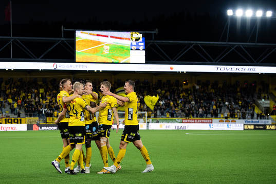 Elfsborgs spelare jublar med Johan Larsson