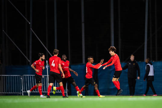 Vasalunds Yasuoka Takuto jublar efter 1-1