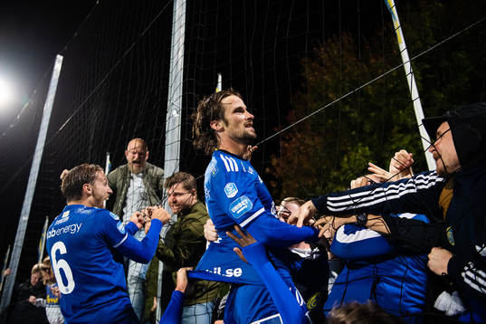 Sundsvalls Linus Hallenius jublar