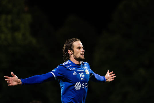 Sundsvalls Linus Hallenius jublar