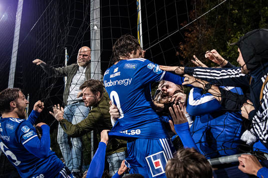 Sundsvalls Daniel Stensson och Linus Hallenius jublar