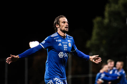 Sundsvalls Linus Hallenius jublar