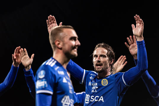 Sundsvalls Linus Hallenius jublar