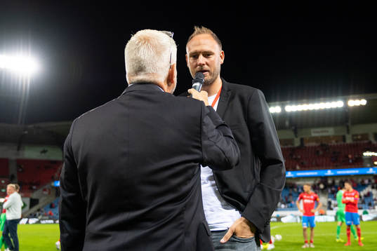 Helsingborgs sportchef Andreas Granqvist tackas av