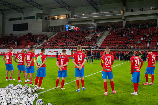 Helsingborgs sportchef Andreas Granqvist tackas av