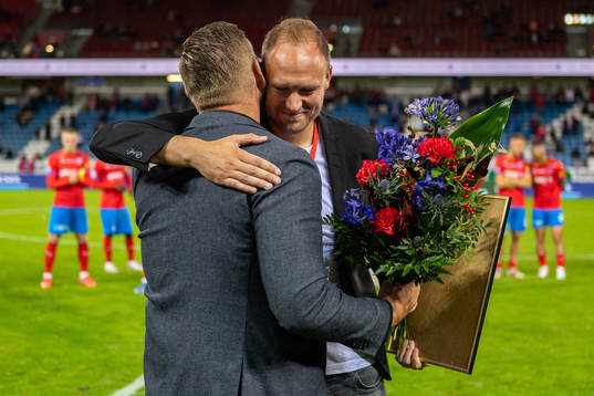 Helsingborgs sportchef Andreas Granqvist tackas av