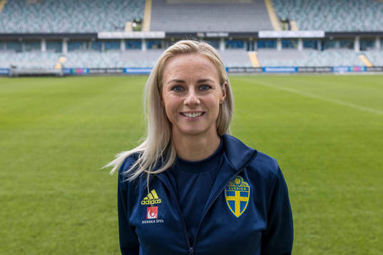 Sveriges Amanda Ilestedt fotograferad i den mixade zonen den 18 september 2021 i Göteborg. 