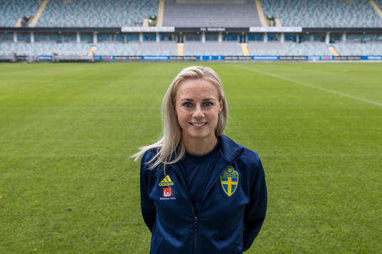 Sveriges Amanda Ilestedt fotograferad i den mixade zonen den 18 september 2021 i Göteborg. 