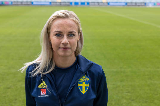 Sveriges Amanda Ilestedt fotograferad i den mixade zonen den 18 september 2021 i Göteborg. 